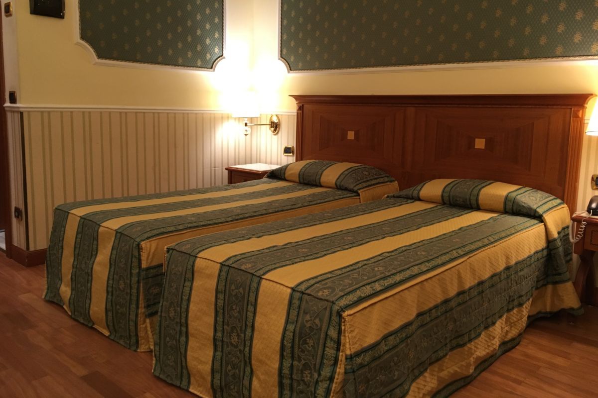 Habitación twin clásica Hotel Andreola central Milán Habitación twin clásica Hotel Andreola central Milán