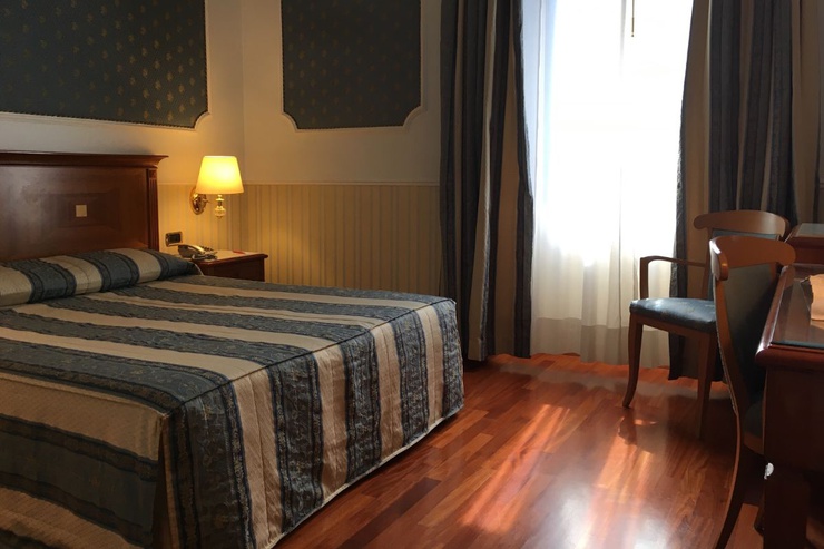 Dos habitaciones adjacentes dobles o twin Hotel Andreola central Milán Dos habitaciones adjacentes dobles o twin Hotel Andreola central Milán