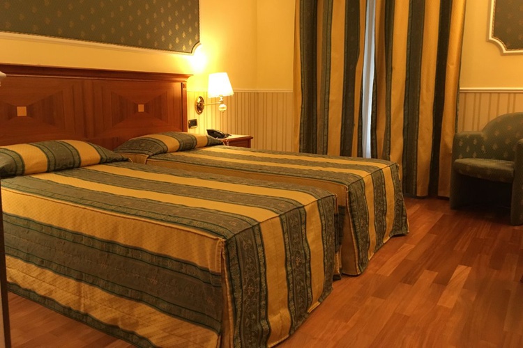 Dos habitaciones adjacentes dobles o twin Hotel Andreola central Milán