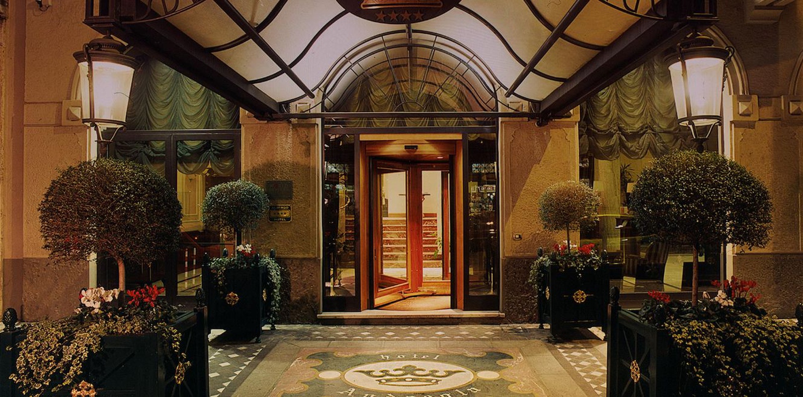 Venga y disfrute de la mejor experiencia Hotel Andreola central Milán
