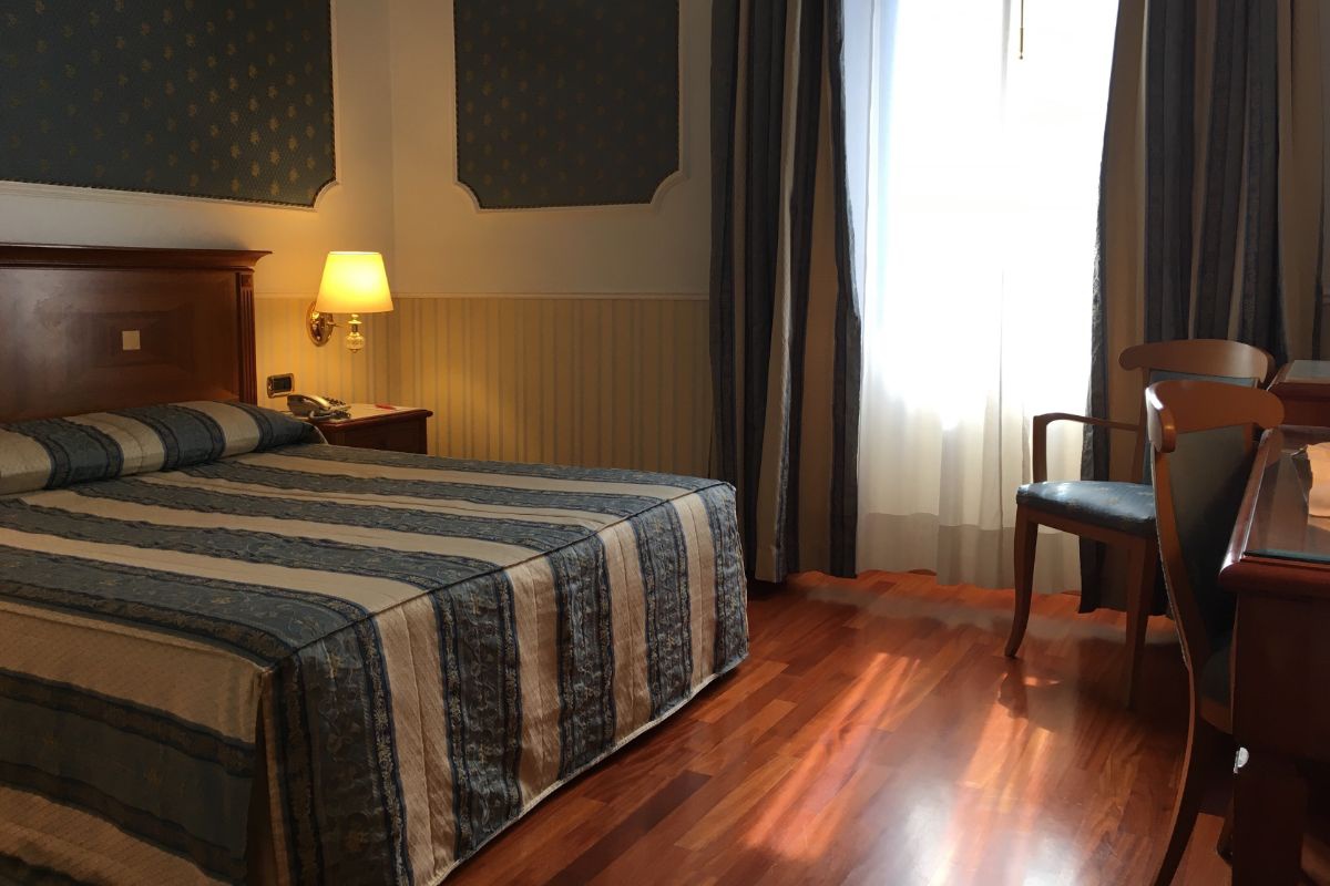 Dos habitaciones adjacentes dobles o twin Hotel Andreola central Milán Dos habitaciones adjacentes dobles o twin Hotel Andreola central Milán