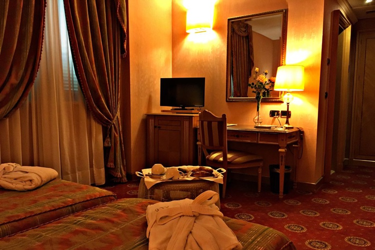 Habitación twin superior Hotel Andreola central Milán Habitación twin superior Hotel Andreola central Milán