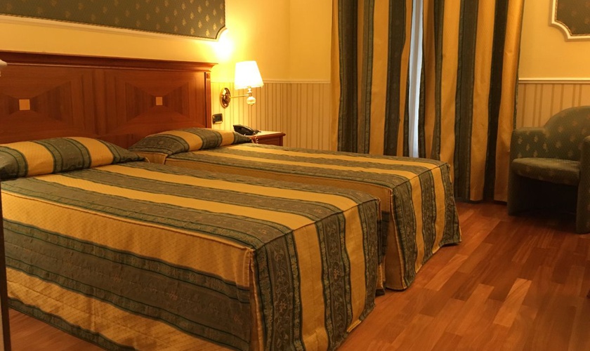 Dos habitaciones adjacentes dobles o twin Hotel Andreola central Milán Dos habitaciones adjacentes dobles o twin Hotel Andreola central Milán