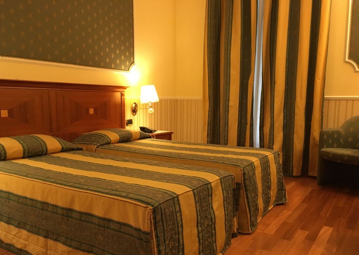 Habitación triple Hotel Andreola central Milán Habitación triple Hotel Andreola central Milán