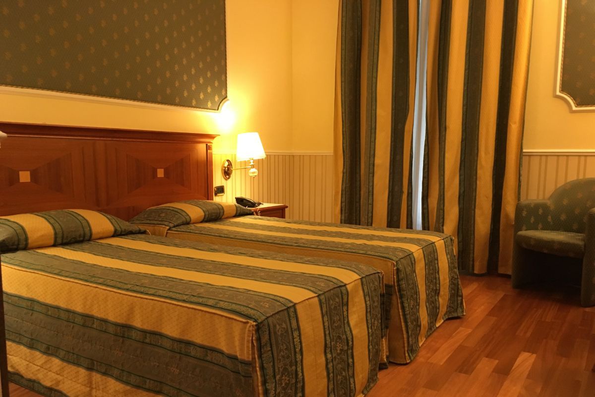 Habitación triple Hotel Andreola central Milán Habitación triple Hotel Andreola central Milán