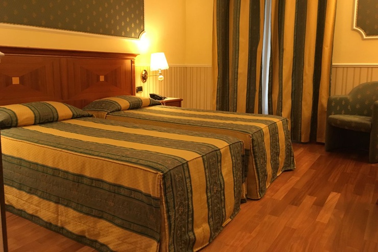 Dos habitaciones adjacentes dobles o twin Hotel Andreola central Milán Dos habitaciones adjacentes dobles o twin Hotel Andreola central Milán