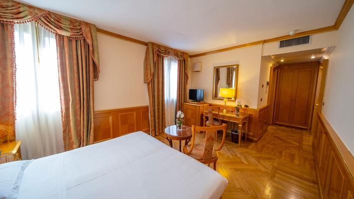 HABITACIÓN DOBLE SUPERIOR Hotel Andreola central Milán HABITACIÓN DOBLE SUPERIOR Hotel Andreola central Milán